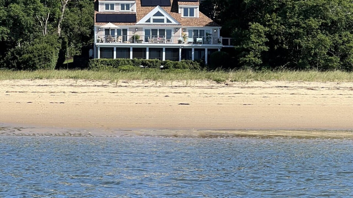 Wellfleet House | Chequessett Beach House of Wellfleet