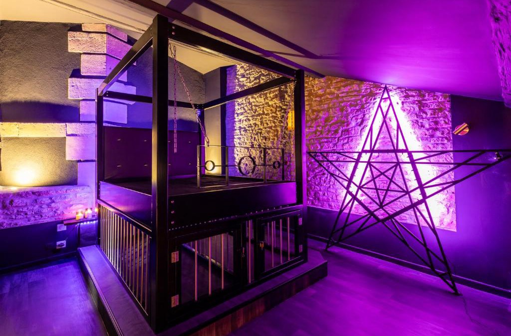 Val de Briey House | Cherie cherry - romantic and BDSM house