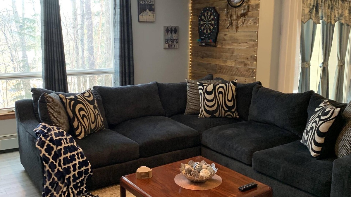 West Dover Condo | CheRob’s Chalet @ Seasons Mount Snow Two Bedroom Condo with amenities!
