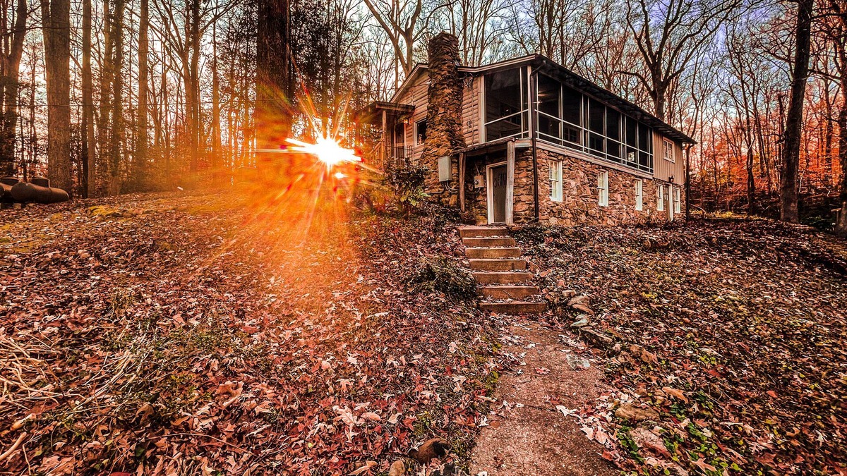 North Chesterfield Cabin | Cherokee Logger's Cabin on The James~15 min to DT!