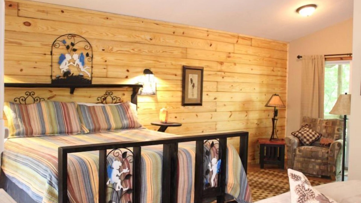 Sautee Nacoochee Cabin | Cherokee Ridge 7 – Pet Friendly Cottage That is All About Location, Location.