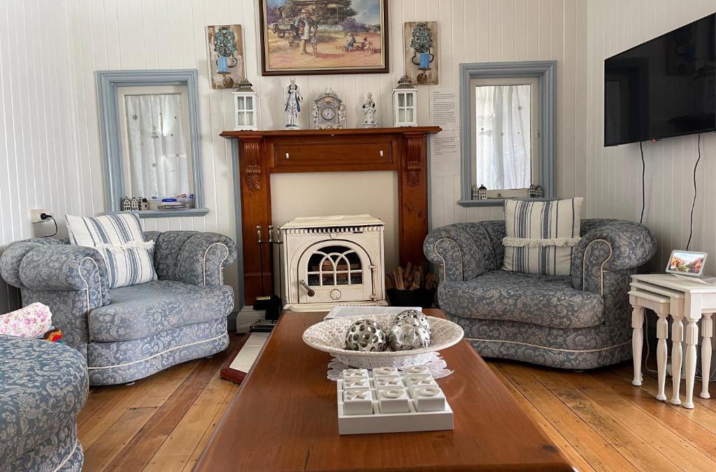 Stanthorpe Bed & Breakfast | Cherry Blossom Cottage-with country charm and spa