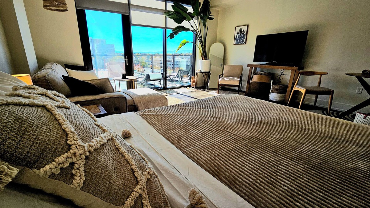 Cherry Creek Apartment | Cherry Creek Rooftop Oasis- Pool, Hot Tub and breathtaking Mountain View’s