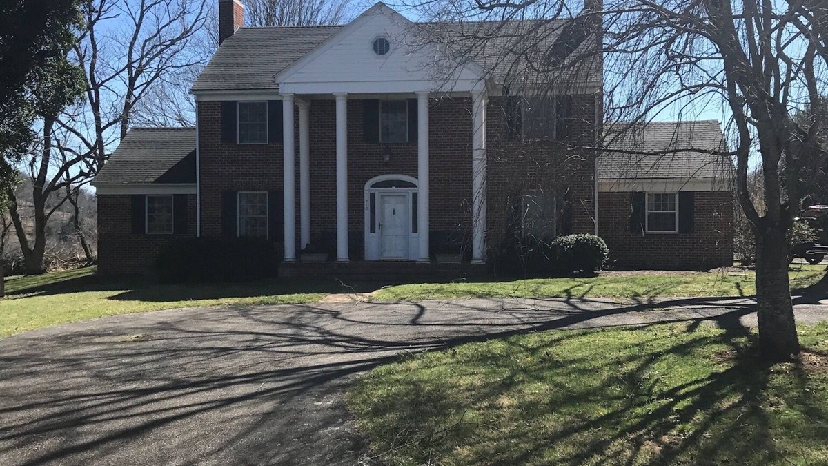 Independence House | Cherry Hill, 5 BR Home Walk to Independence, VA, Grayson Co