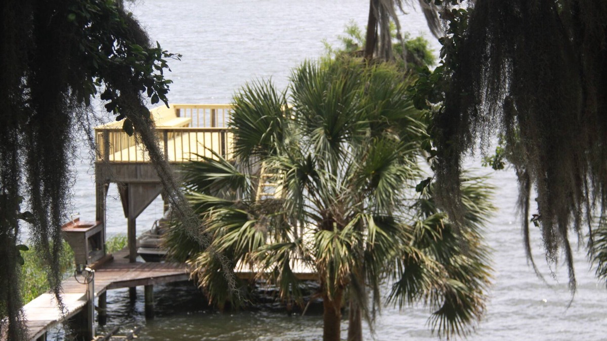 Madison House | Cherry Lake Home Perfect for Family Gatherings. Close to Wild Adventures.