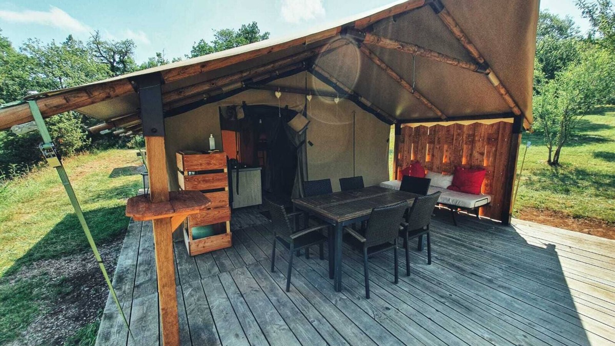Engravies Cabin | Cherry Lodge tent for 4 people