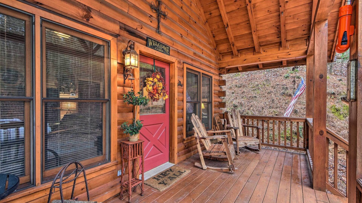 Cherry Log Cabin | Cherry Log Cabin: 10 Min to Ellijay/Blue Ridge!