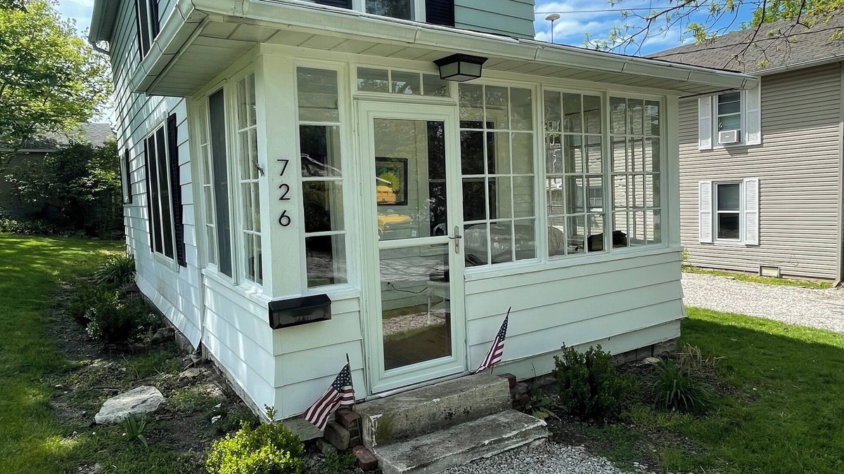 Lakeside House | Cherry On Top! 2-bedroom house in South Lakeside! Great porch and outdoor space!