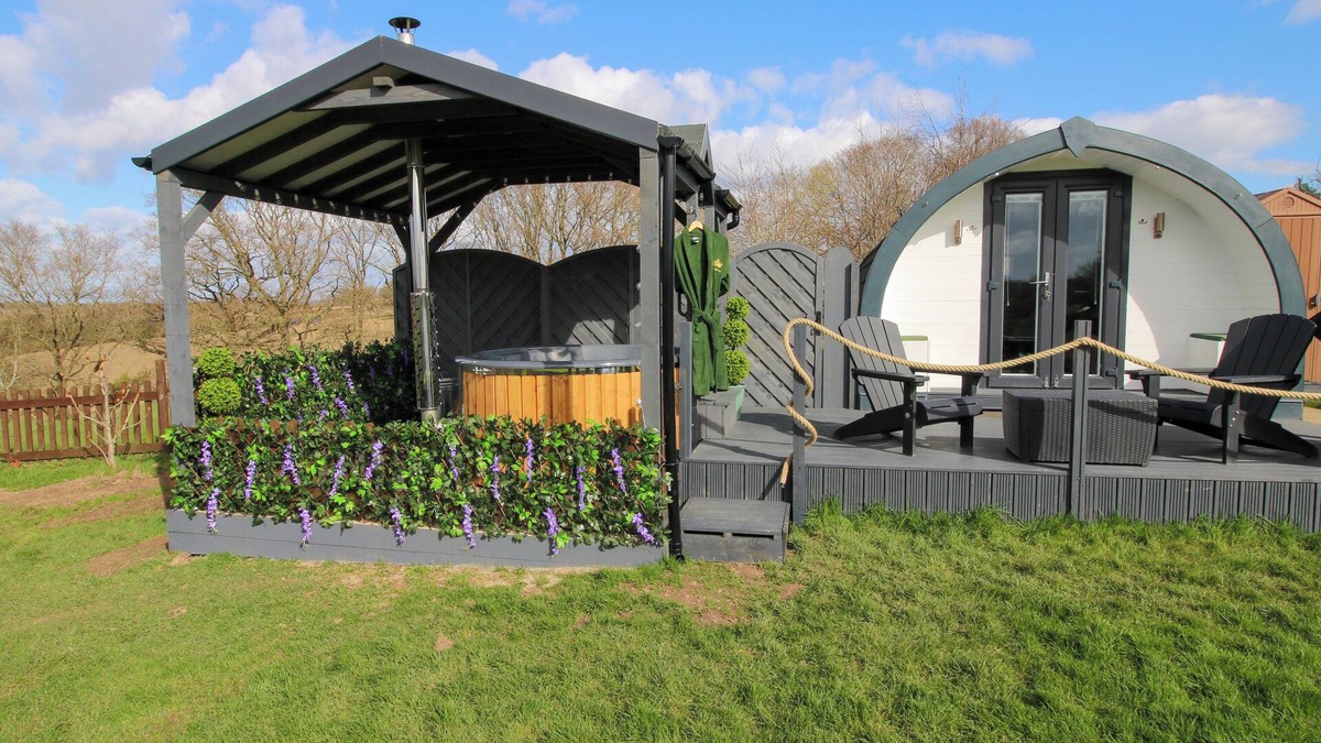 Lyth Hill Cottage | CHERRY POD, pet friendly, character holiday cottage in Meole Brace