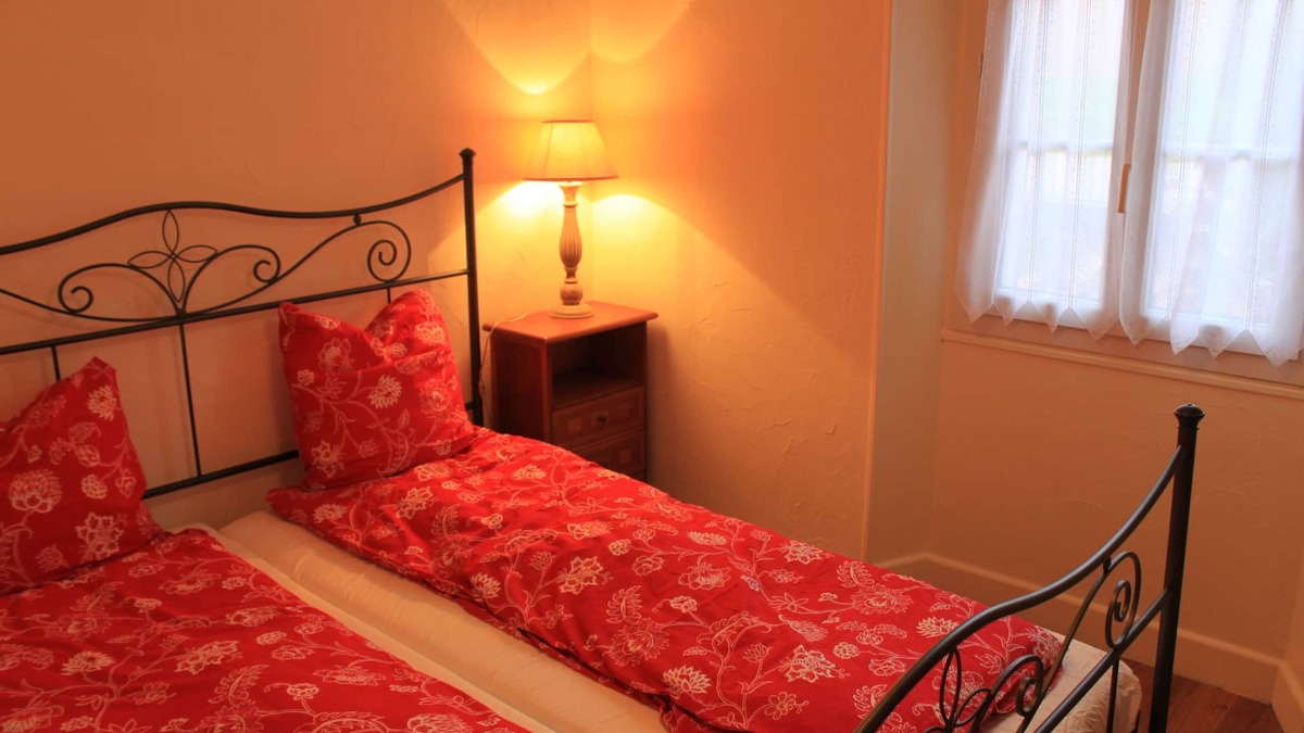Dennevy Bed & Breakfast | Cherry Suite @ Calme au Canal du Centre