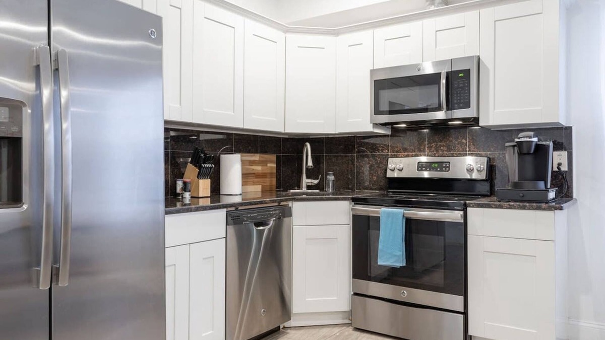 Chinatown Apartment | Cherry Suites 3BR Apt w W D Pool Table