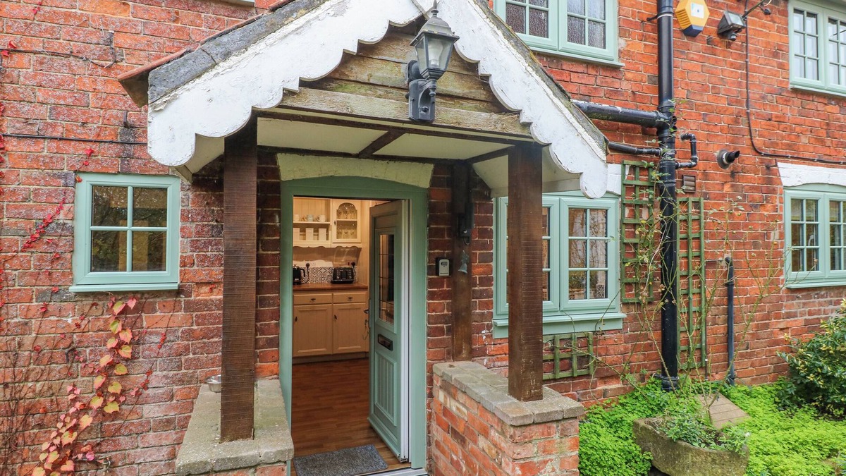 Barkestone Le Vale House | CHERRY TREE COTTAGE, pet friendly, with open fire in Stathern