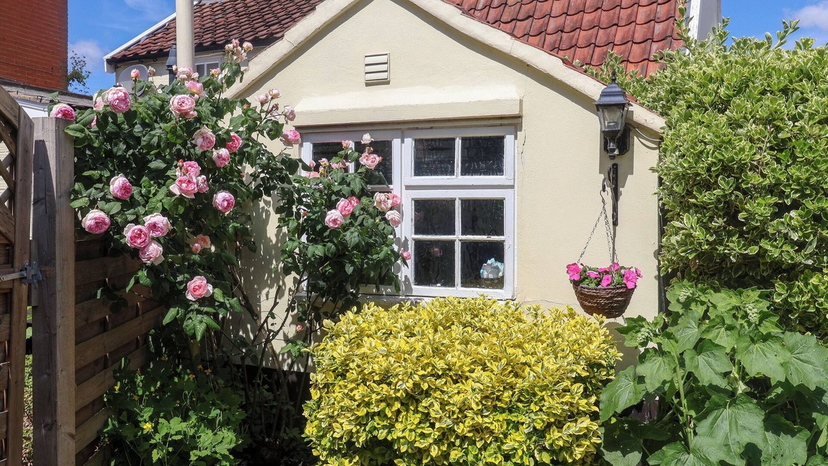 Martlesham Heath Cottage | CHERRY TREE COTTAGE, WOODBRIDGE, pet friendly in Woodbridge