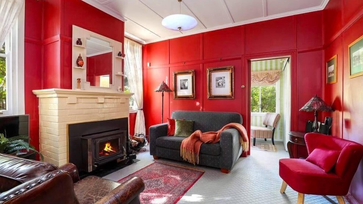 Leura Cottage | Cherry Tree Cottage - Old-World Cottage, 3 Bedroom, A/C, Fireplace, Bath, Garden