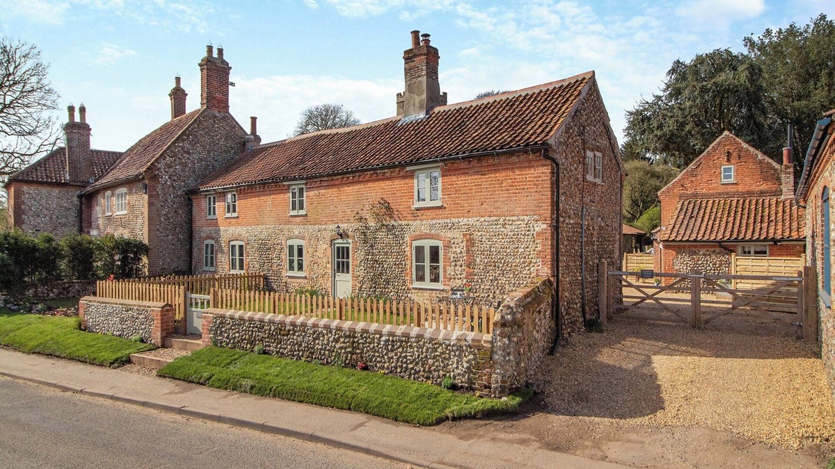 Great Snoring Cottage | Cherry Tree Cottage - UK30237