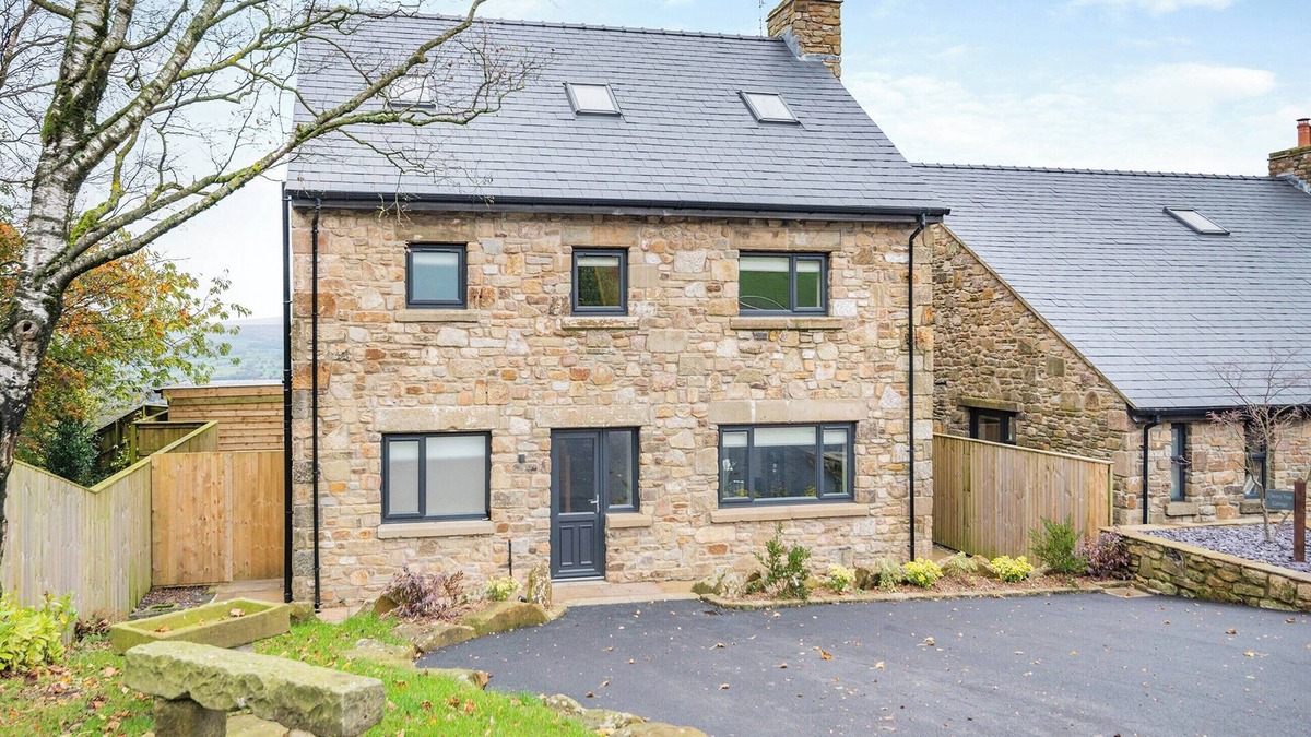 Blackburn Cottage | Cherry Tree Cottage - UK47756