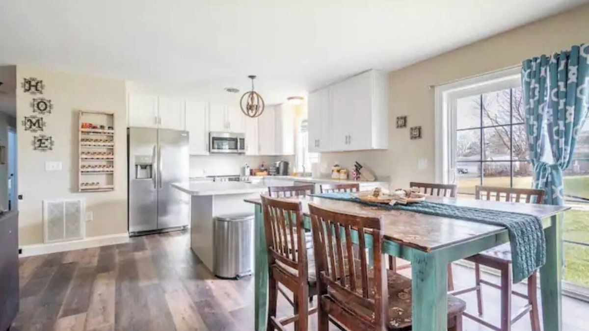 Annville Cottage | CherryCottage. Mins to Hershey Park~Pet Friendly, Fire pit & Grill