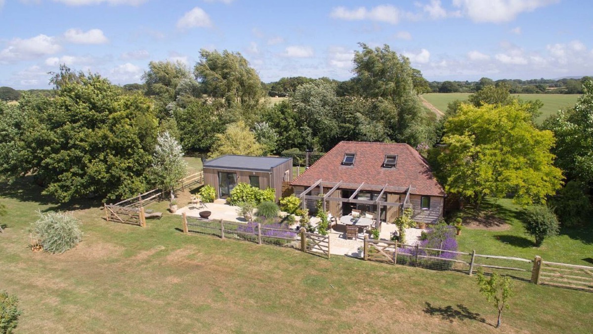 Upper Dicker House | Cherrystone Barn is a bespoke oak framed barn in Sussex sleeping 2 guests