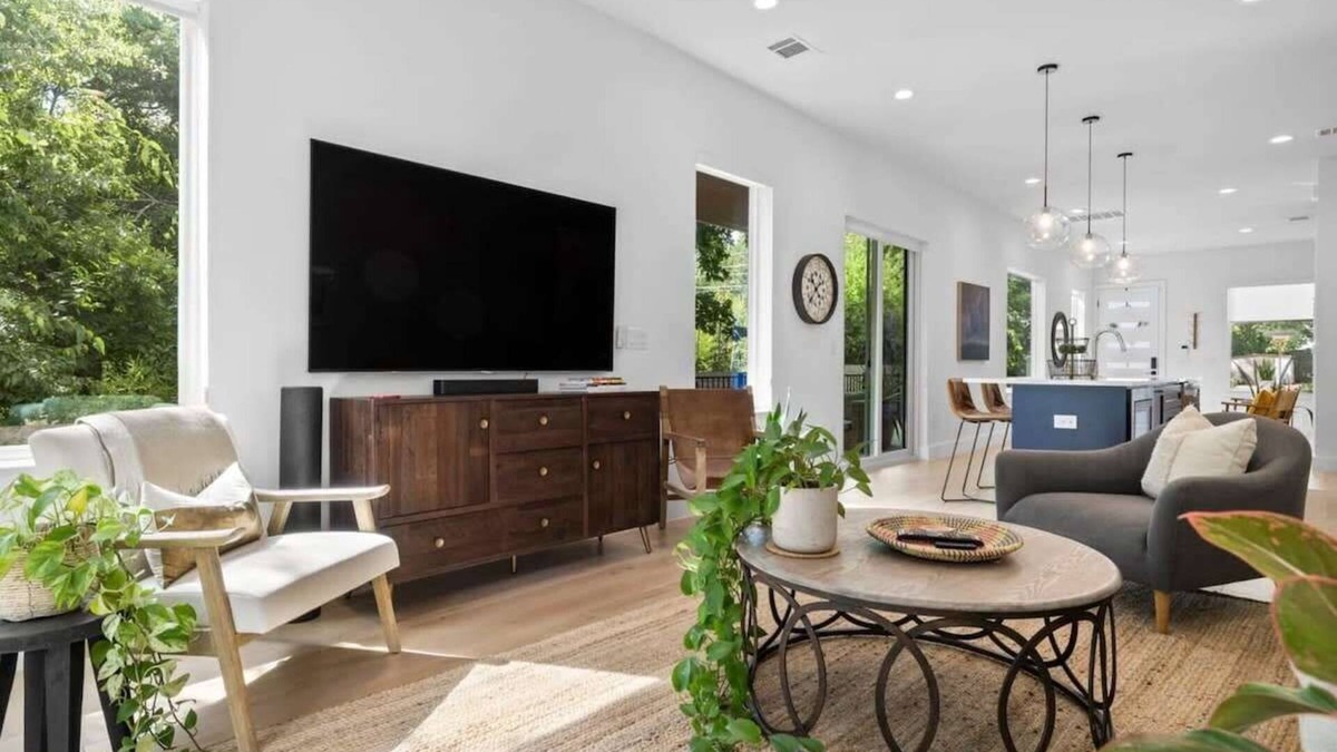 Cherrywood House | Cherrywood Home near UT - 3 BR | Private Backyard
