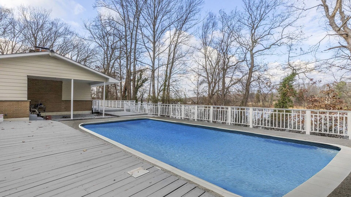 Elkton Cottage | Chesapeake City Pool Retreat – Waterfront Stay in the Woods