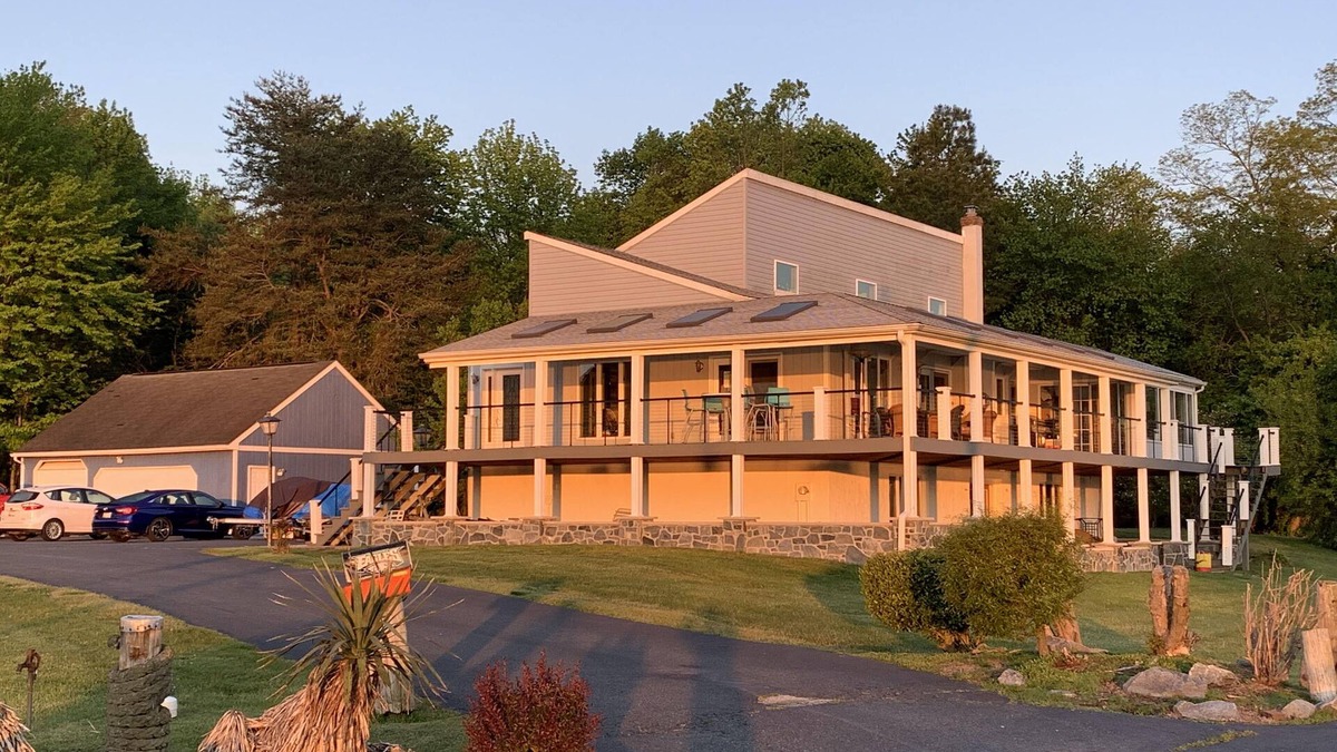 Chesapeake City Apartment | CHESAPEAKE CITY DIRECT VIEW OF C&D CANAL, WATER TOY PARKING, WALK TO TOWN
