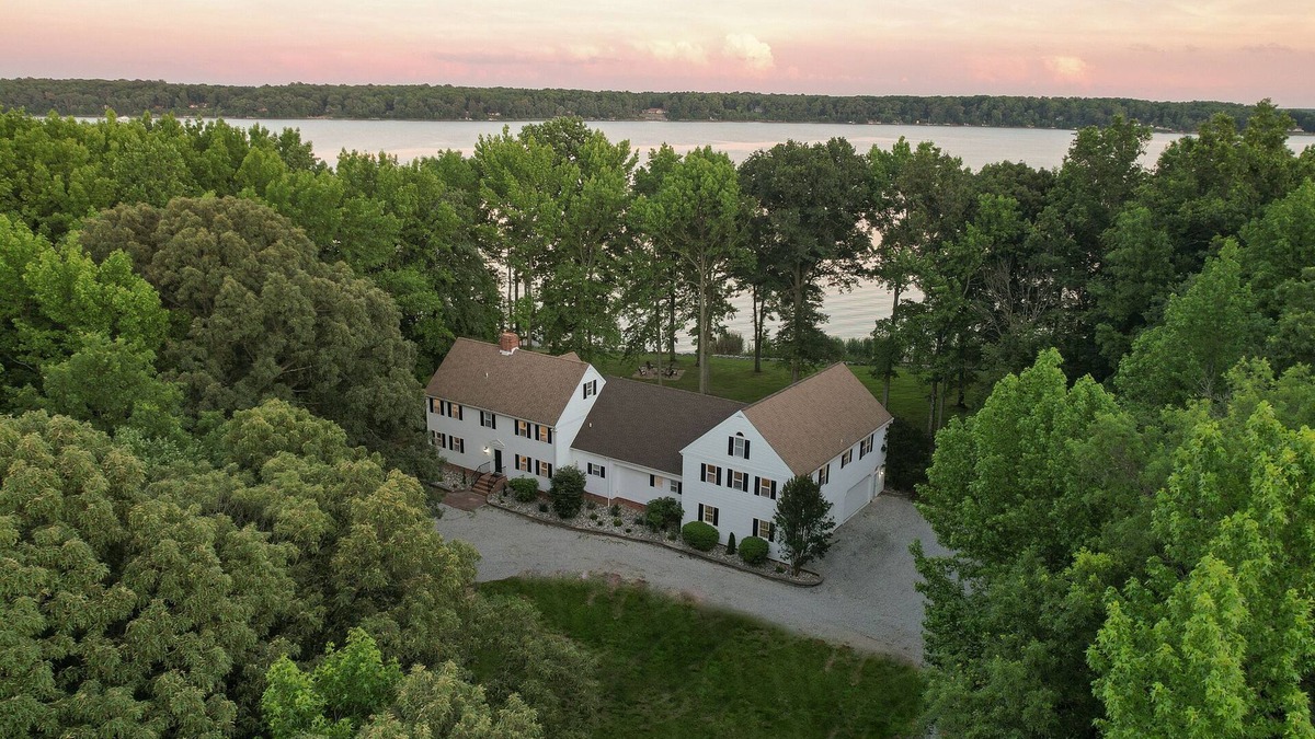 Elkton House | Chesapeake Point | Waterfront w/HOT TUB + Beach!