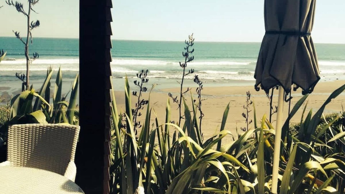 Oakura Villa | Chester Cottage Beachfront - direct ocean access