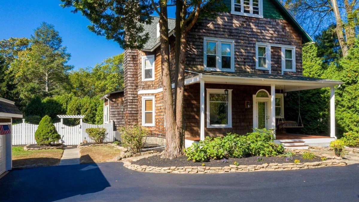 Exton House | Chester County Oasis with Pool, Modern Ammenities, Tranquil and Private