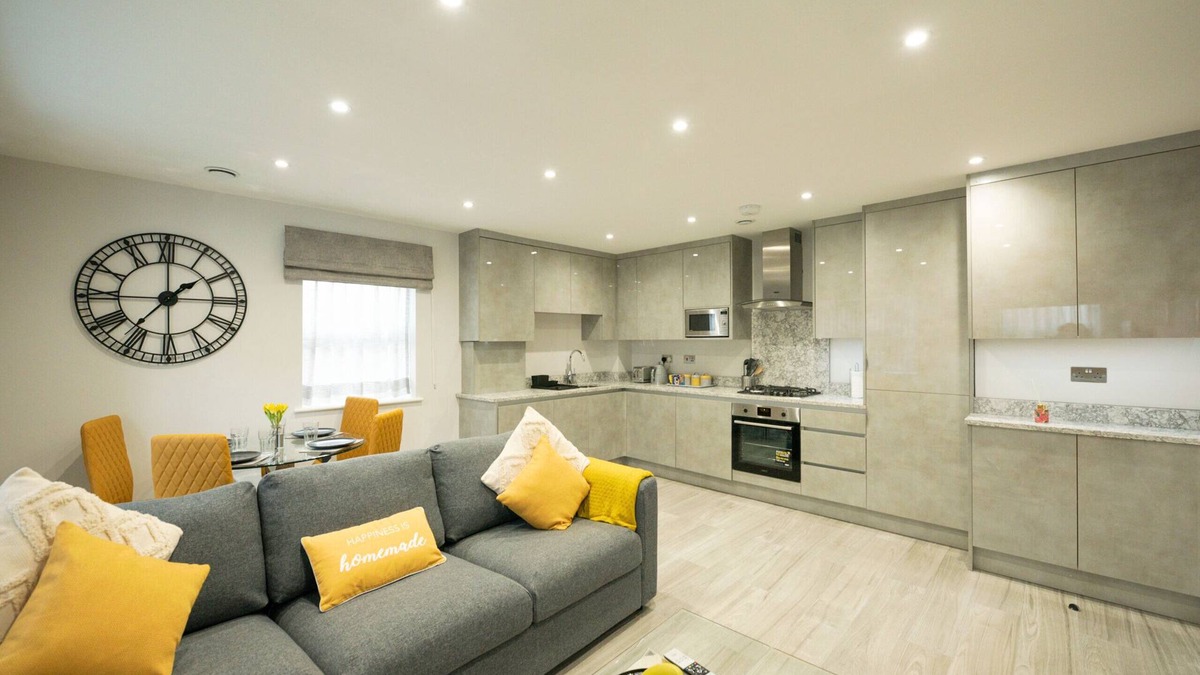 Reading Apartment | Chester House - Premium 2-Bed, 2-Bath w Parking GF