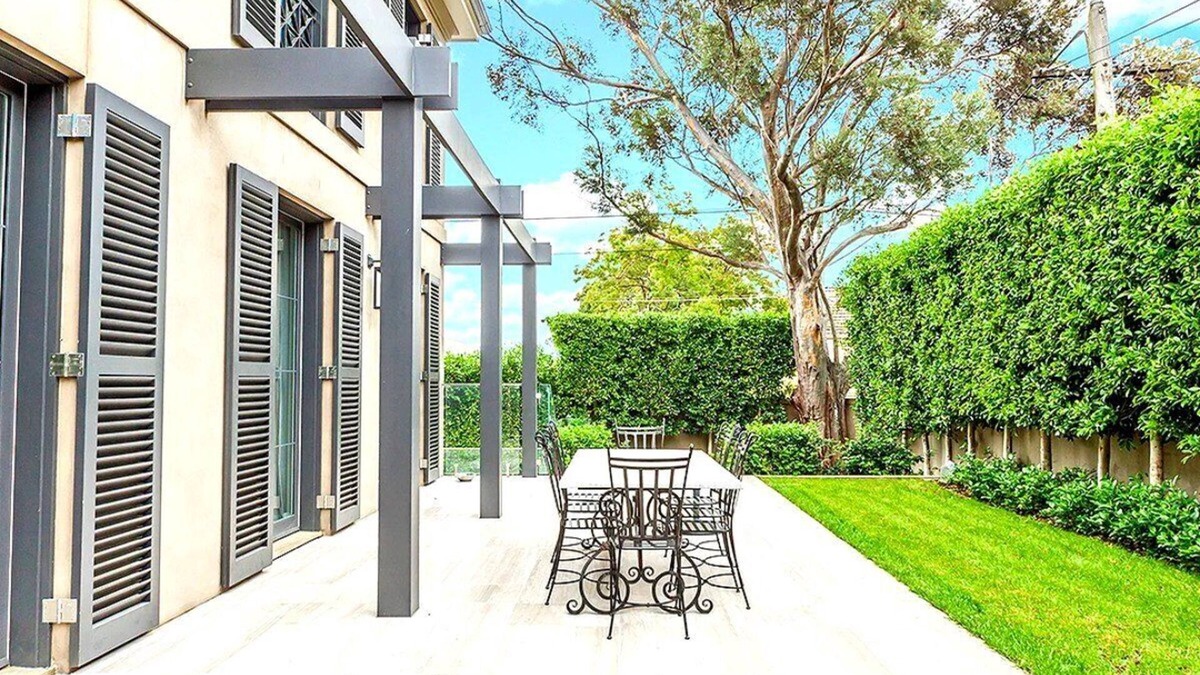 Malvern House | Chesterfield Ave (Heated Pool)