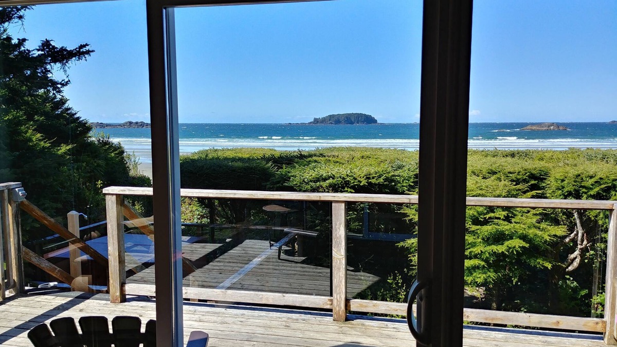 Tofino House | Chesterman Beachfront House, spectacular views on the beach