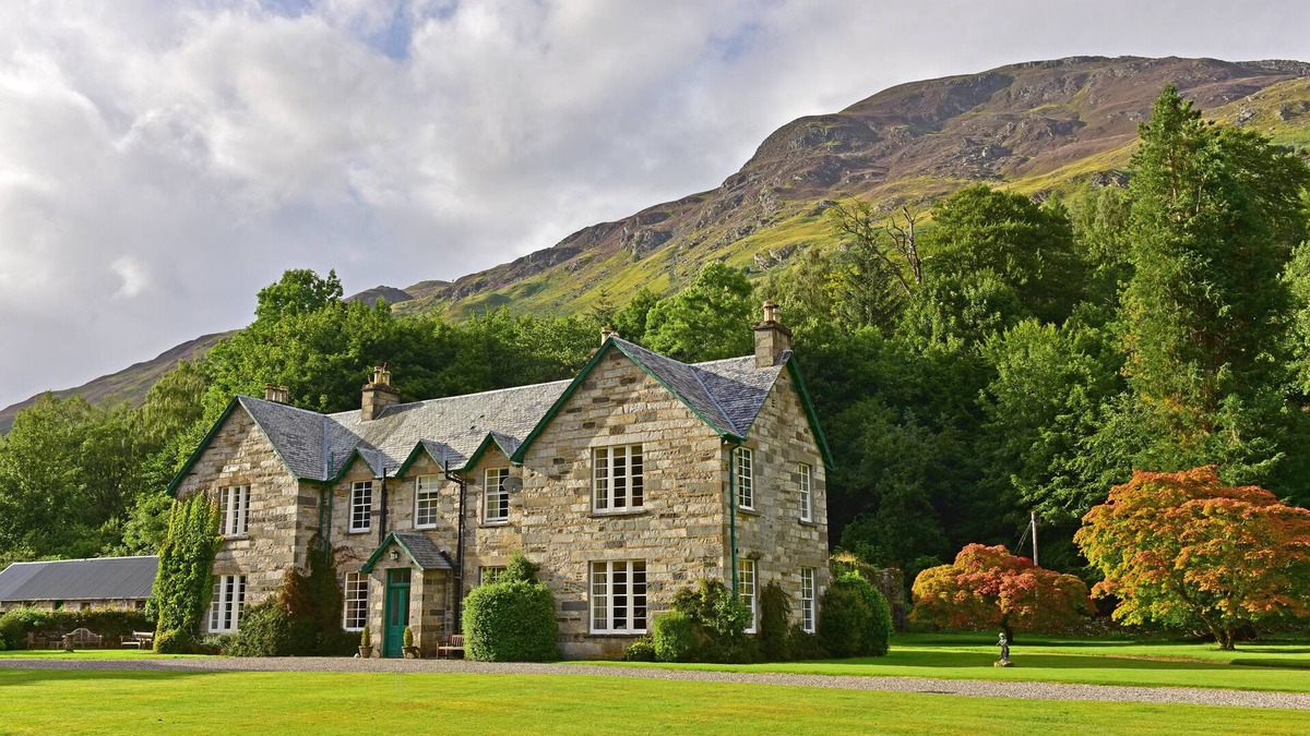 Loch Tay House | Chesthill House - traditional Scottish properties in stunning Glen Lyon
