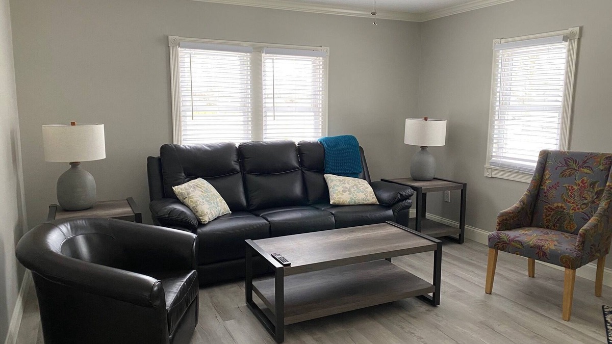 Litchfield House | Chestnut House; Litchfield, IL; Pets Welcome