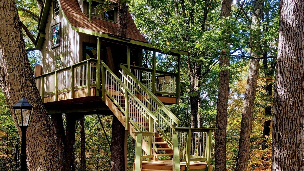 Millfield Cottage | Chestnut Ridge Treehouse. Peaceful remote getaway just minutes from town.
