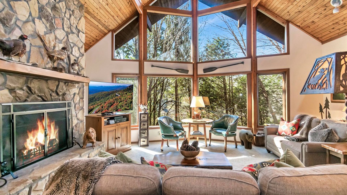 Blowing Rock House | Chetola 4BR Luxury House; Pool, Fitness Center, Walk to Town,Hike in Nat'l Park