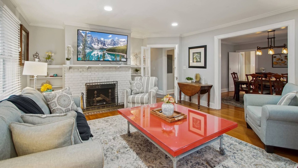 Northwest House | Chevy Chase 1920 charm 4 luxury bedrooms Spanish colonial close to everything,