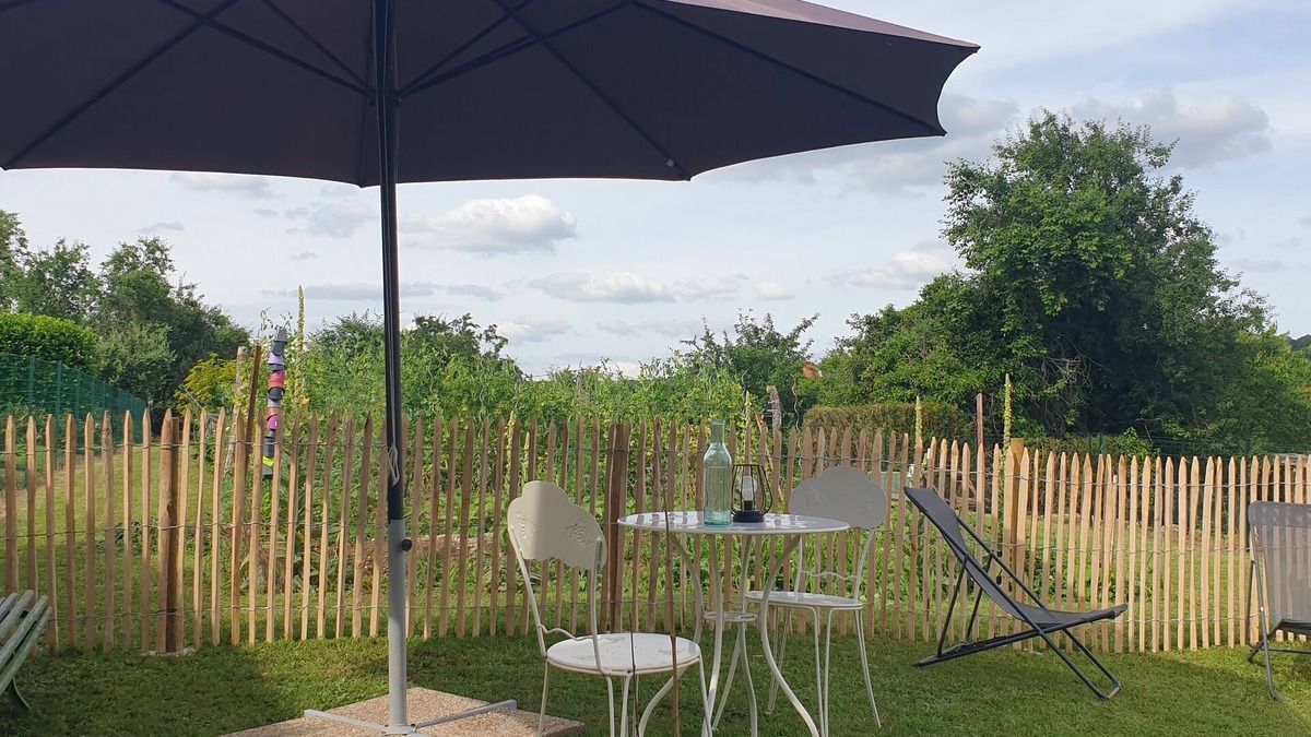 Humes House | Chez Émile Logement Entier, 2 Chambres, Jardin Privé