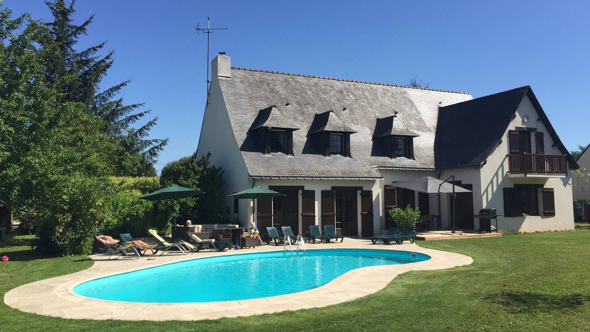 Missillac House | Chez Anne & Simon holiday rental with pool in South Brittany for up to 12 people
