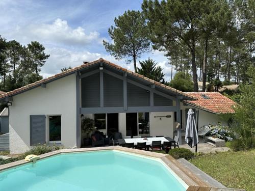 Vielle-Saint-Girons House | Chez Céline Sous les Pins, de 1 à 8 personnes, Piscine, Océan, Lac, Vélos