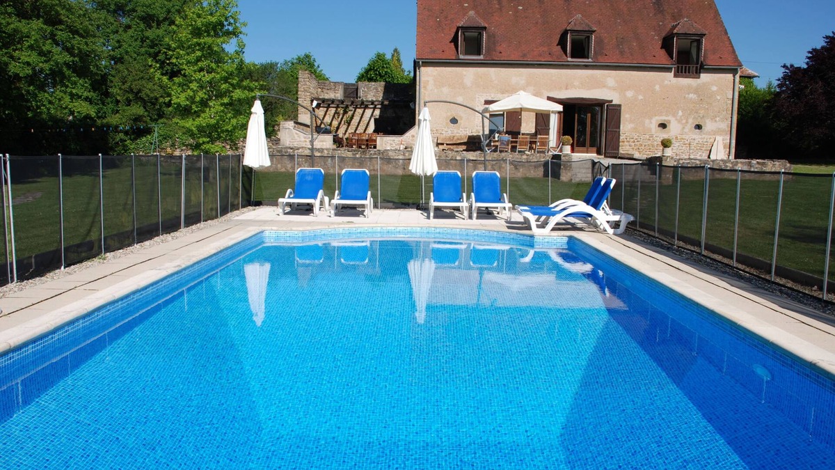 Moulins Engilbert Cottage | Chez Charolais - sleeps 10 guests in 5 bedrooms