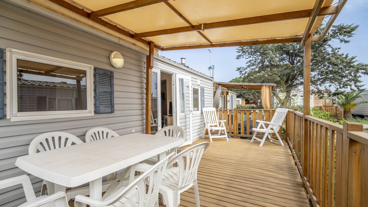 Port-la-Nouvelle House | Chez Claude - Clim' with Shared Pool, Private Terrace and Air Conditioning