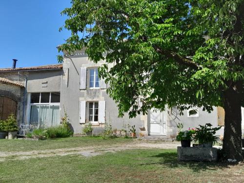 Saint-Cybardeaux House | Chez Eugène et Valérie