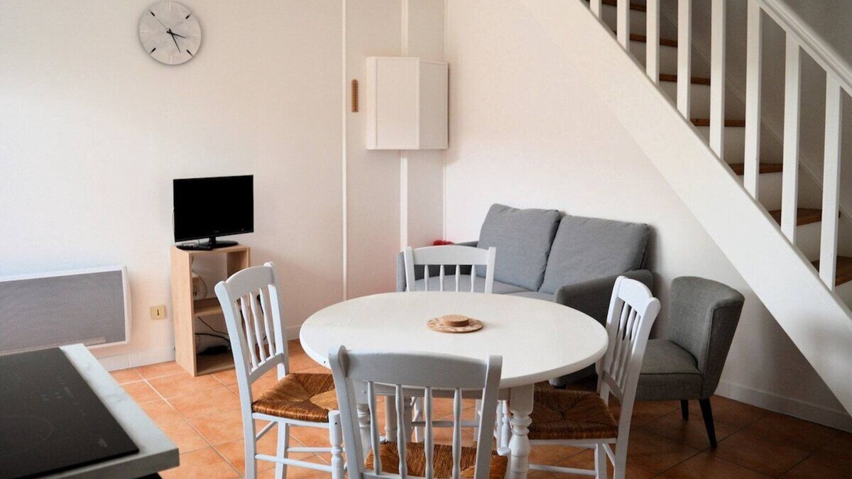 Luc-sur-Mer House | Chez Fabienne, Maison Avec Petite Terrasse Privée