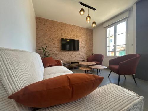 Hautvillers House | CHEZ FERNAND Cottage AC Terrace Garden Petanque court & private free parking