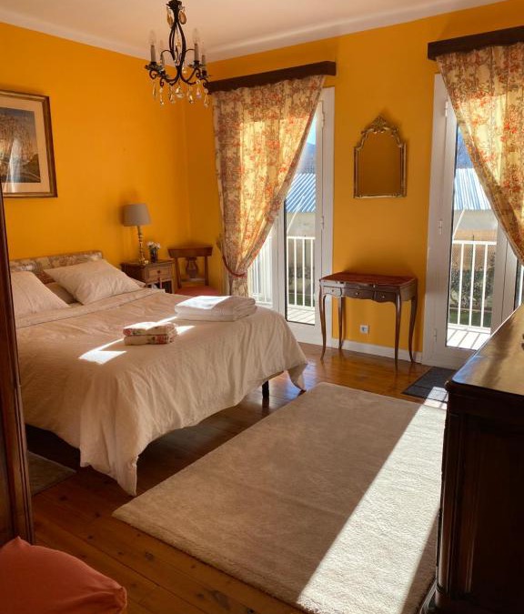 Bourg-Madame Apartment | Chez Hélène 3 étoiles, labellisé disabled PMR,pour 4 personnes chiens bienvenus-pet friendly