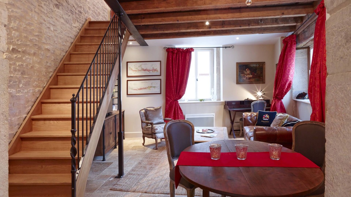 Meursault Apartment | Chez Hall – Le Coin. gorgeous, quality 1bdr/1bth Cottage, Meursault centre