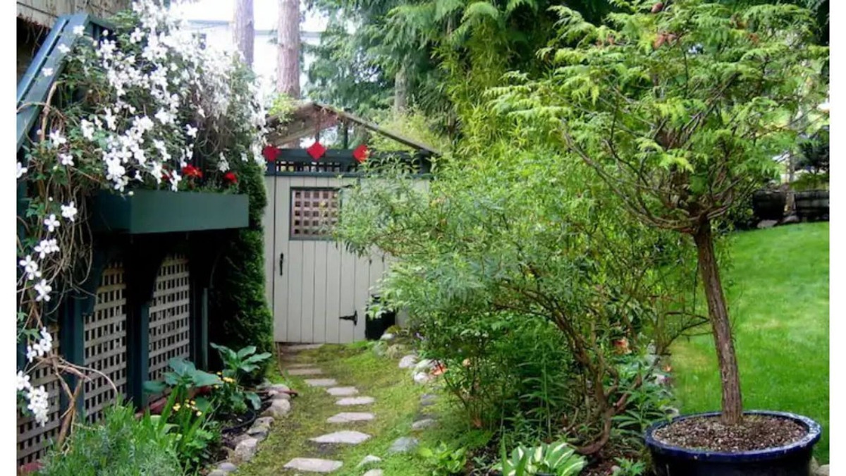 Port Townsend Apartment | CHEZ JOHN PRIVATE RETREAT SPA ..FT. WORDEN/ BEACH