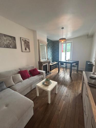 Chaumont Apartment | Chez Léa-Magnifique maison au centre-ville