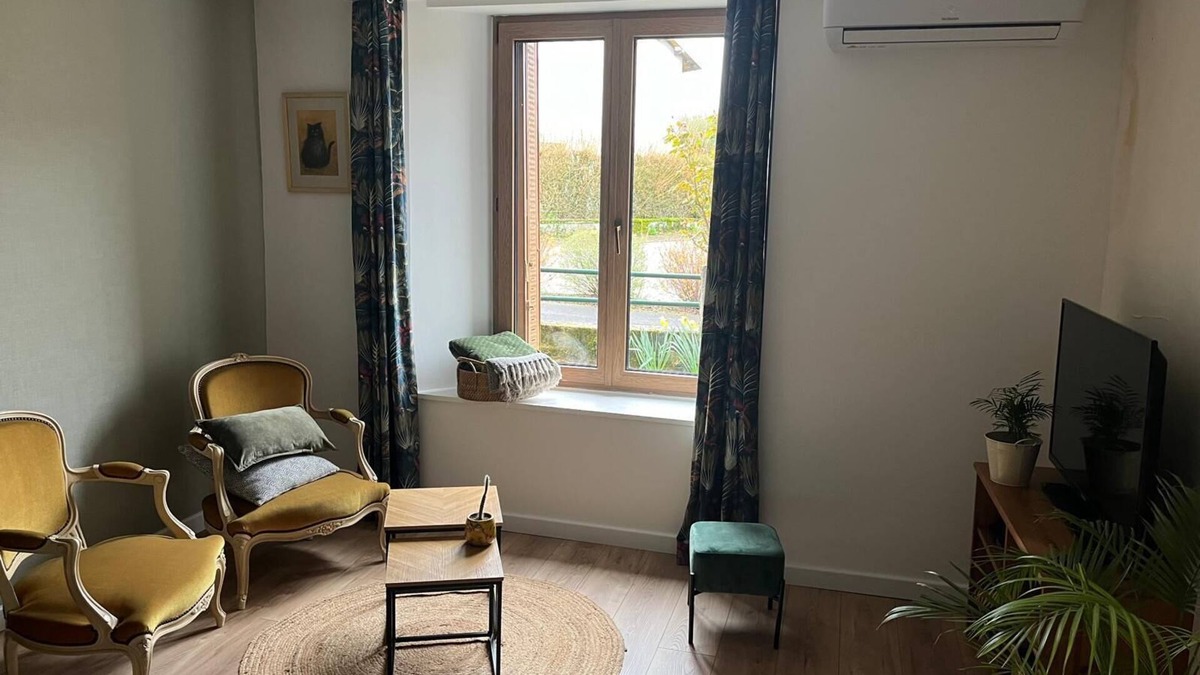 Merey-sous-Montrond Apartment | Chez la Georgette - Appartement Cosy