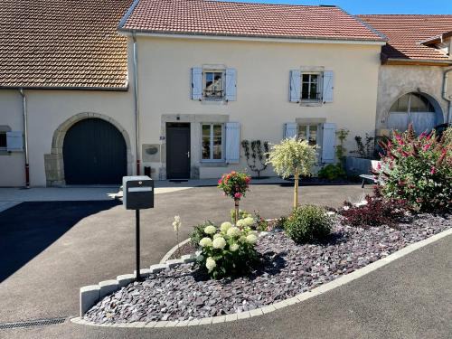 Rouvres-la-Chetive House | Chez la Rose luxueuse cottage avec jacuzzi